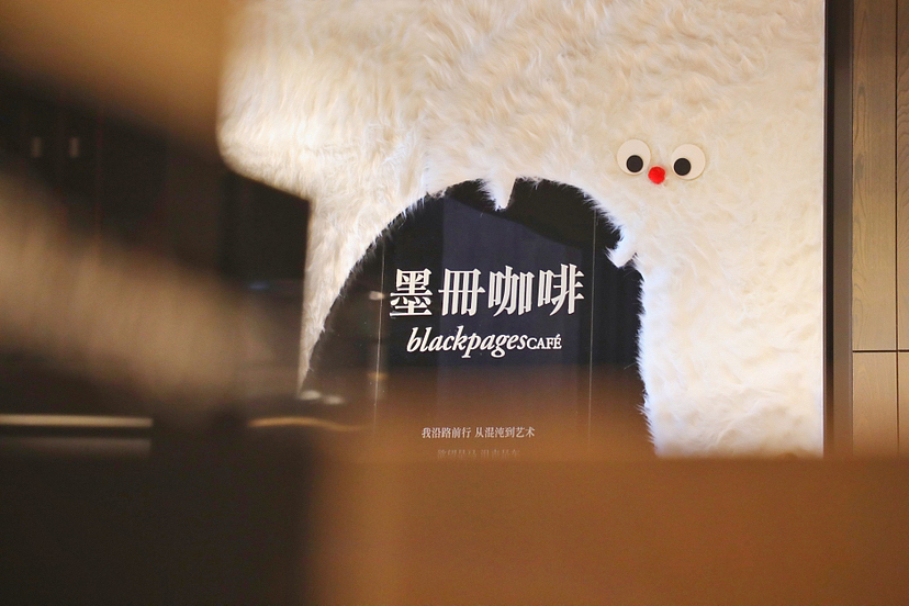 「毛毛怪」 | 2021诚品圣诞美陈（图ZMzUyODE2MTQw） - 展陈设计 - 站酷设计师囍爷原创素材 - 站酷ZCOOL