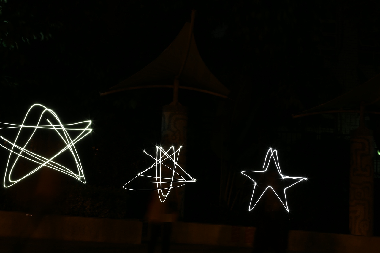 黑夜里的那束光