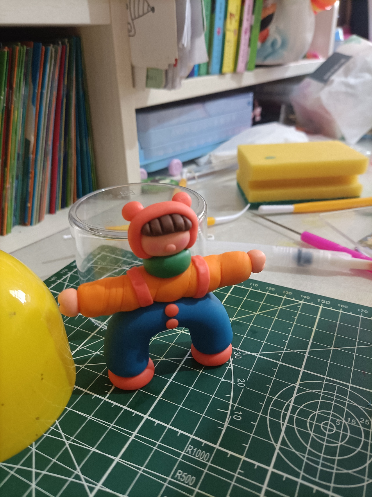 年过三十的我,只能学着别人的样子捏粘土