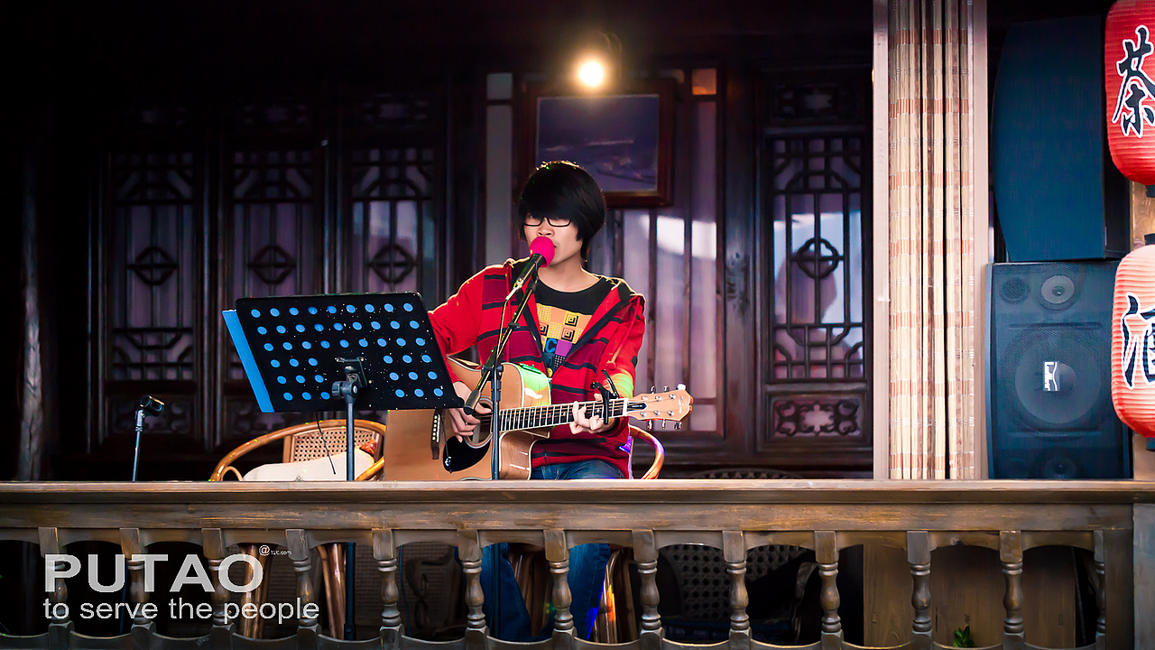 万古楼上的,唱歌的小哥儿