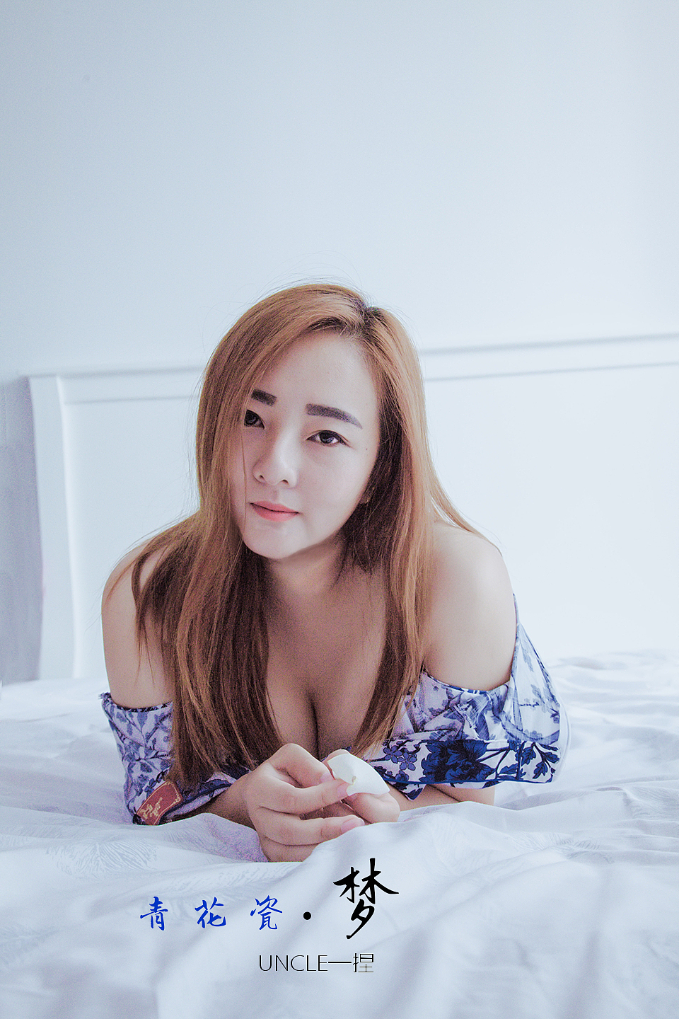 轻私房《青花瓷》。人若为瓷，衣着青花。（图ZNTY1OTU0ODg=） - 人像摄影 - 站酷设计师嘿摄幽默原创素材 - 站酷ZCOOL