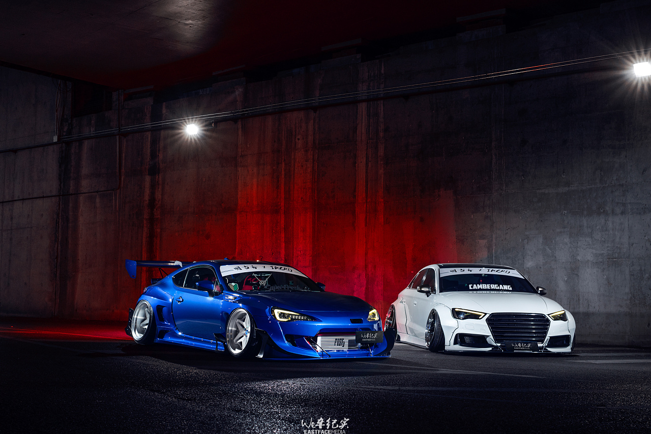 两台难得一见的改装车相聚