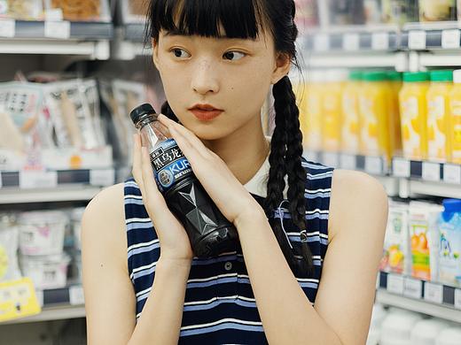 你定一身晴朗，我恰好借着光亮