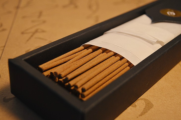 包装设计-“妙化莲生”香品LOGO、包装与相关视觉设计（图ZMTI2NDAyODQ=） - 包装 - 站酷设计师庄正原创素材 - 站酷ZCOOL