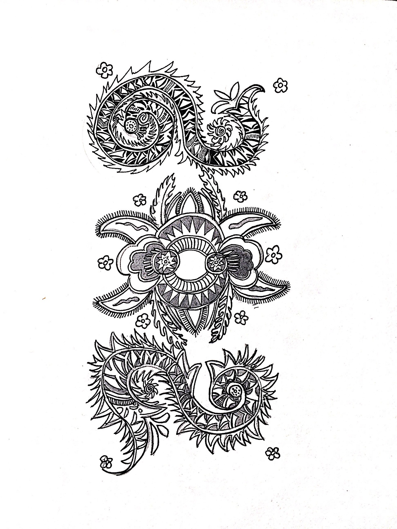 很多留白的苗绣图案,可以用来填色消遣.