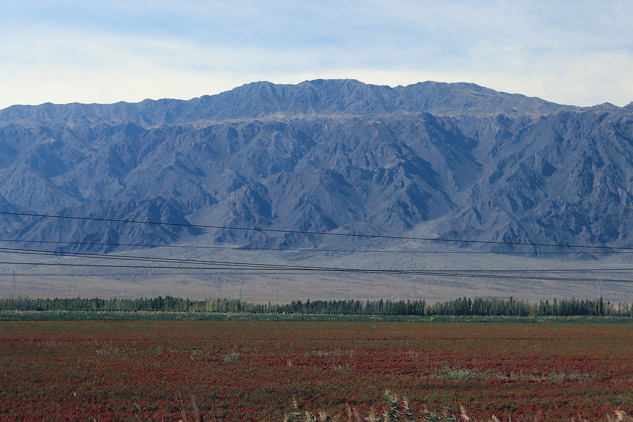 乌鲁木齐 — 伊利 (越过荒漠和田野)
