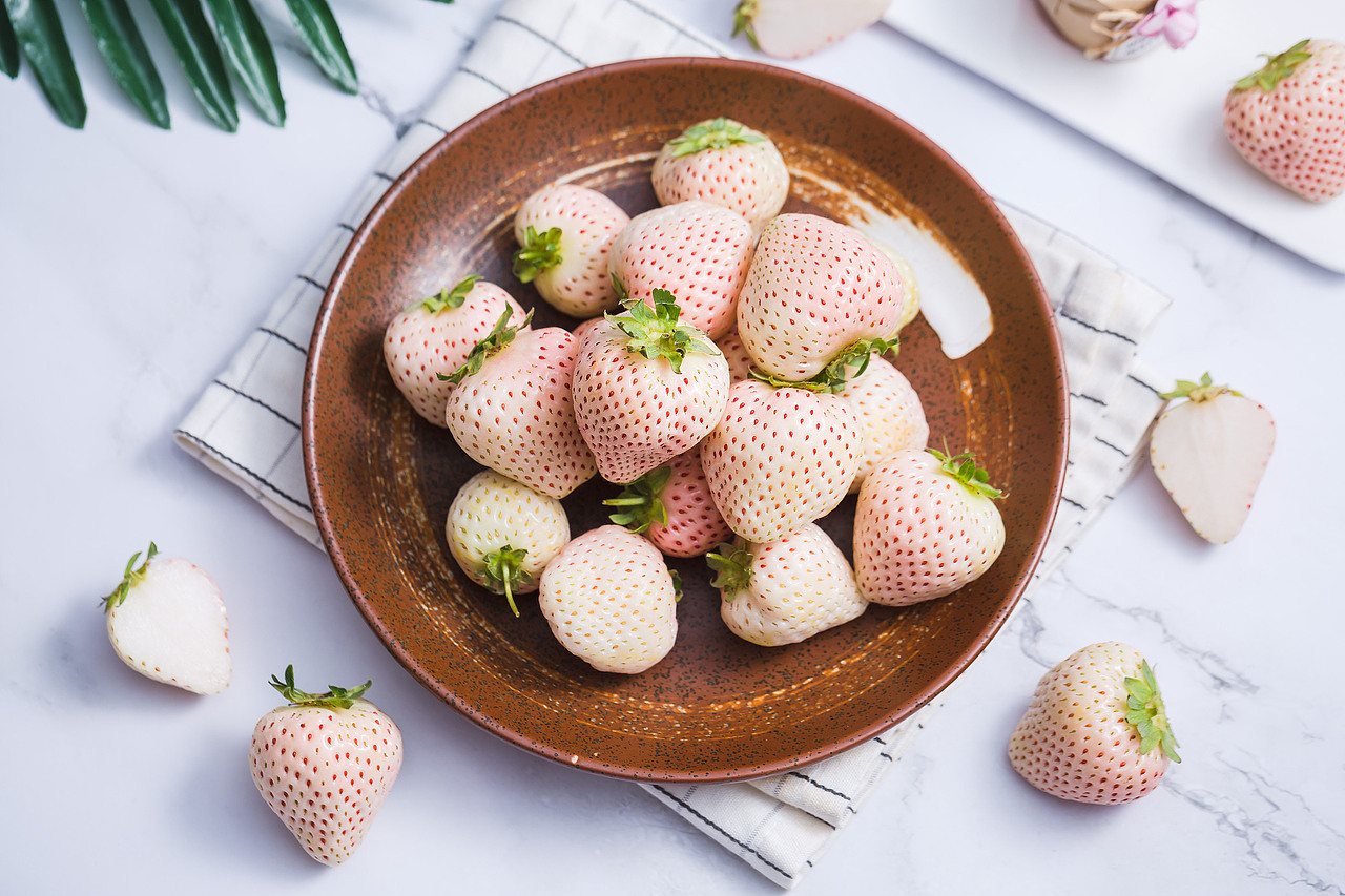 吃不起系列-白草莓（图ZMjQ0MjY2NjMy） - 产品摄影 - 站酷设计师白子梁原创素材 - 站酷ZCOOL