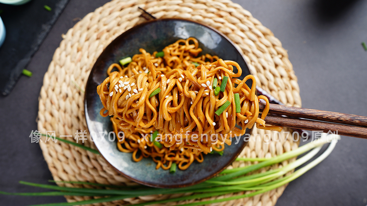 猫咪懒×轻食代餐|热干荞麦面+鱿鱼耳丝小皮筋摄影包装