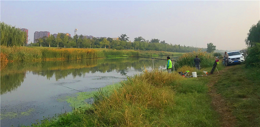 刘勇良手机纪实摄影：闲来垂钓碧溪上（图ZMTc5ODM0NjUy） - 人文/纪实摄影 - 站酷设计师刘勇良意创书设原创素材 - 站酷ZCOOL