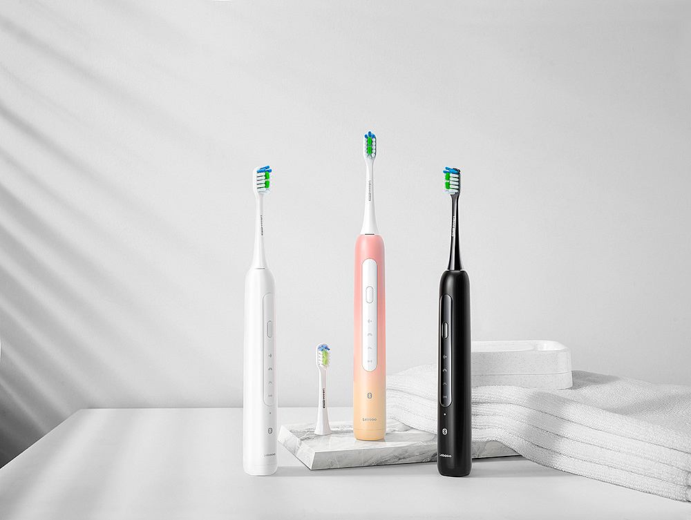 一套简约华为电动牙刷摄影图