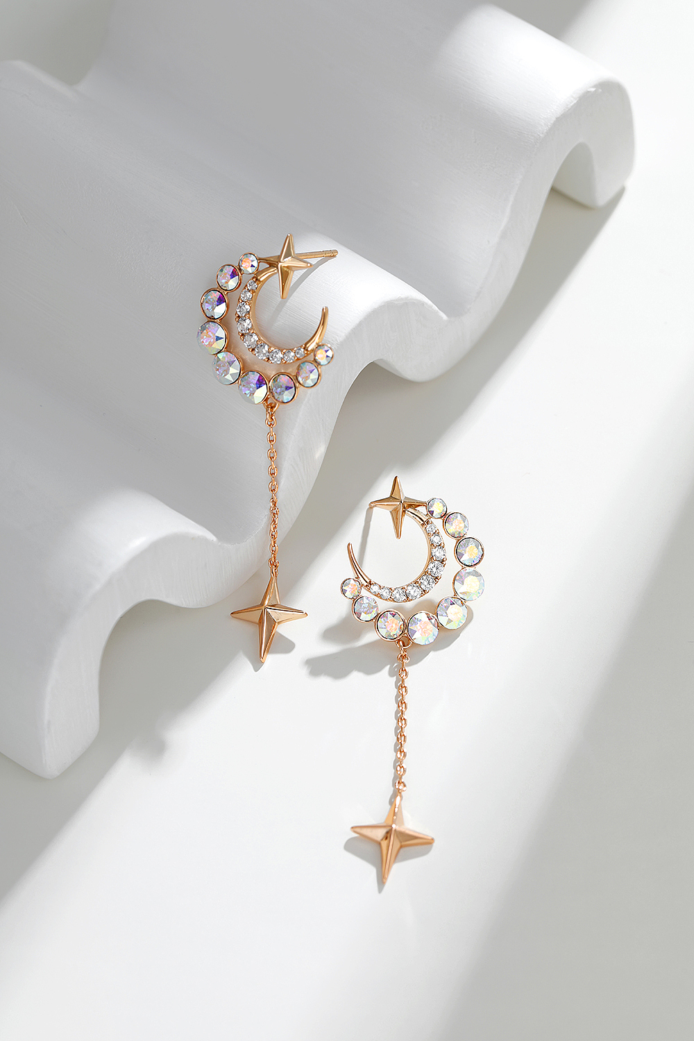 电商日常拍摄 简约场景 胸针 耳钉 项链 手链 戒指（图ZMjg1MzUzNjI4） - 产品摄影 - 站酷设计师广州小韩原创素材 - 站酷ZCOOL