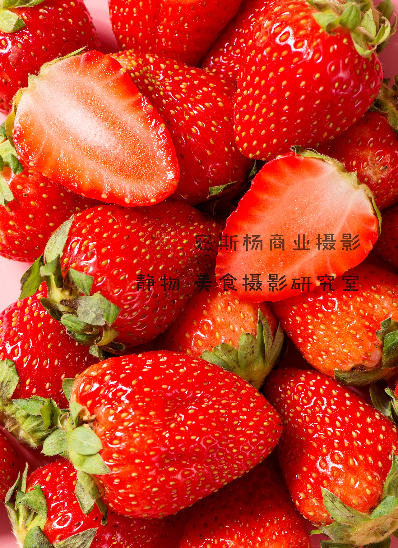 草莓和草莓蛋糕你期待的夏日