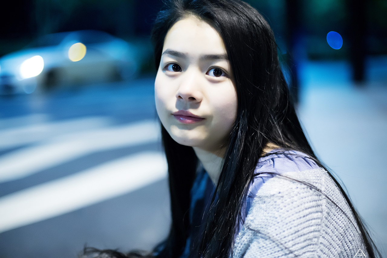 腼腆的小姑娘夜拍心慌慌