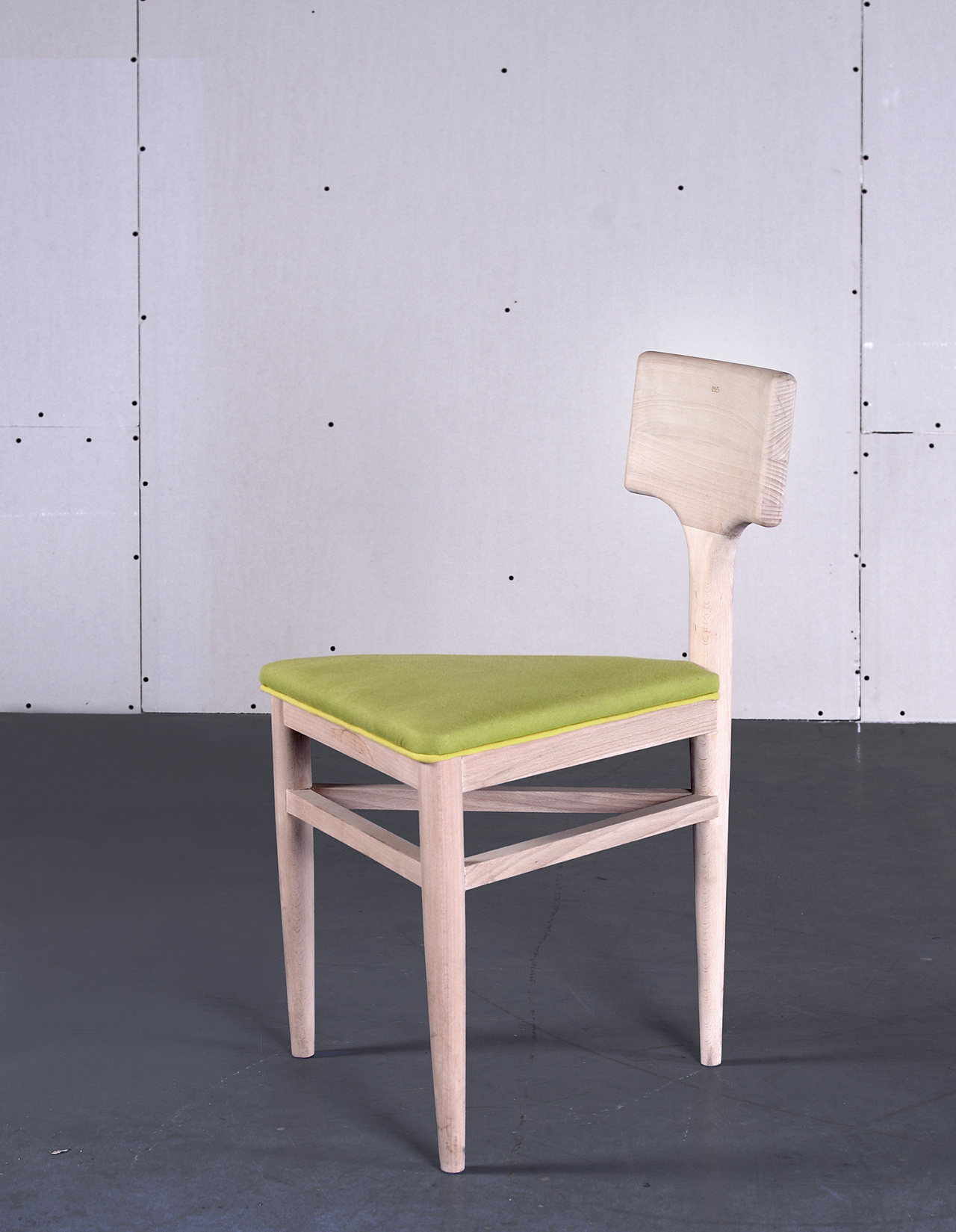 原木·原创·三角椅