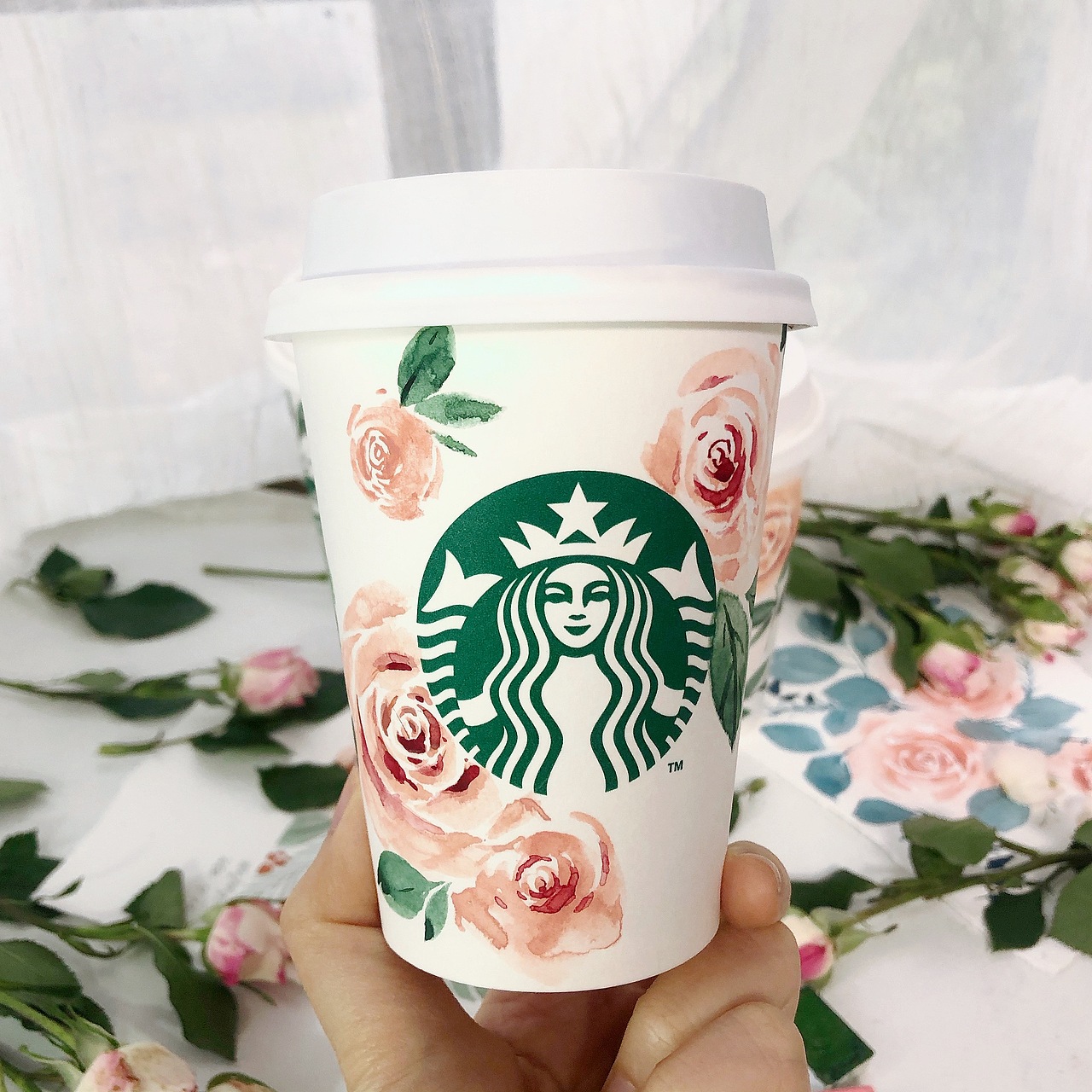 星巴克杯子插画设计