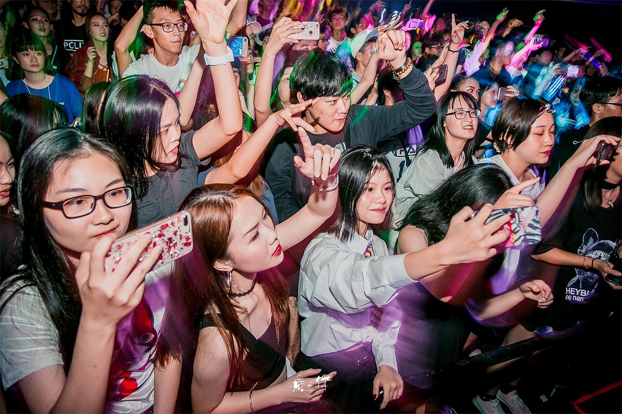 2018年 - 现场音乐LIVE演出 记录回顾（图ZMTQzMTUxMTQ4） - 人像摄影 - 站酷设计师乐与饵原创素材 - 站酷ZCOOL