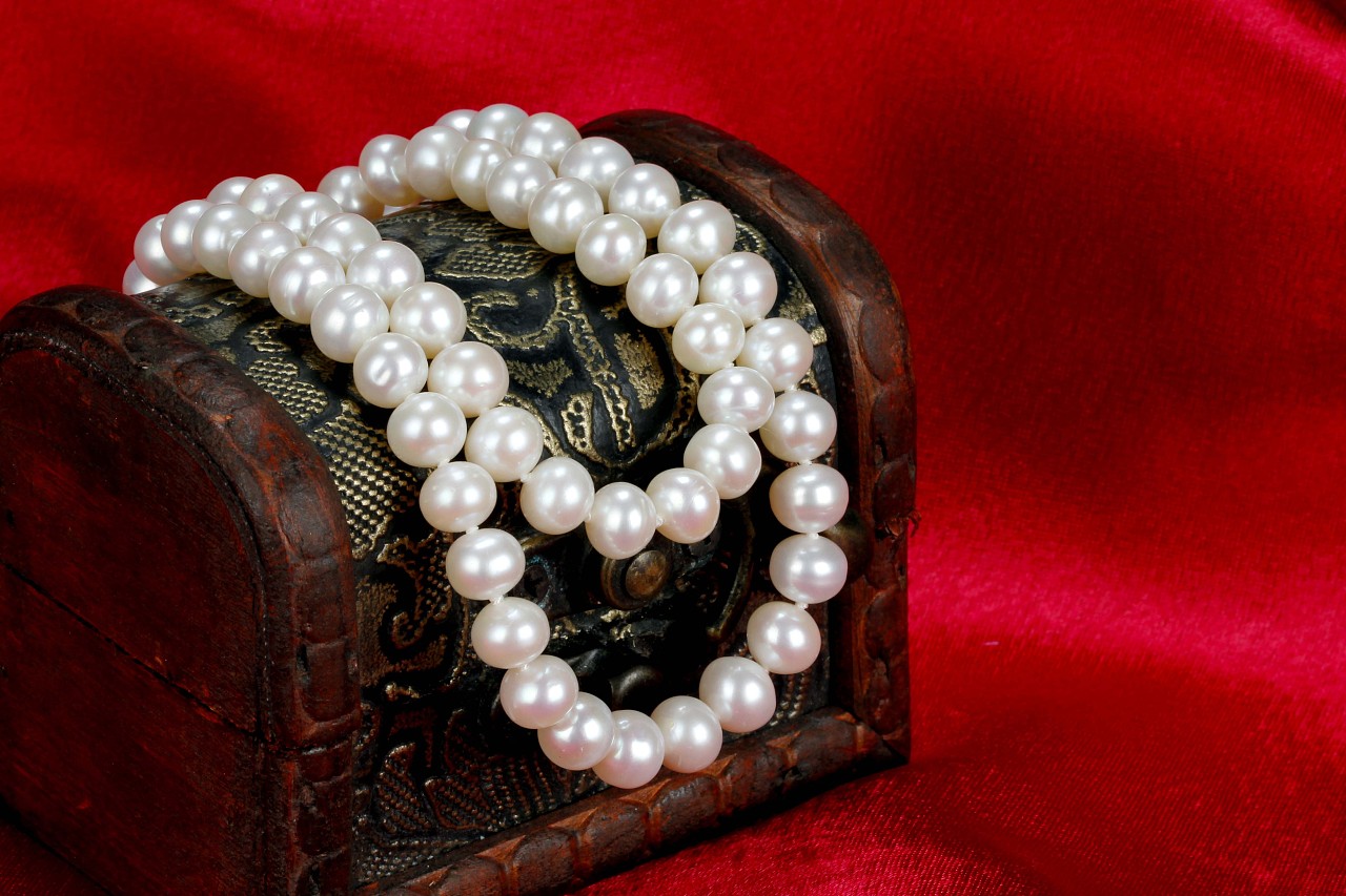 珍珠珠宝摄影图