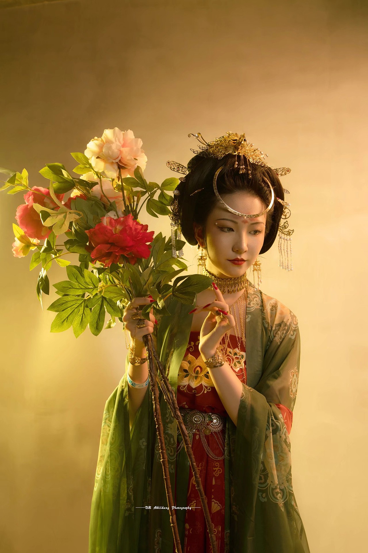 汉服·漫展拍摄·他乡遇故人（图ZMjQ2NTg2MzU2） - 人像摄影 - 站酷设计师大冰映像原创素材 - 站酷ZCOOL