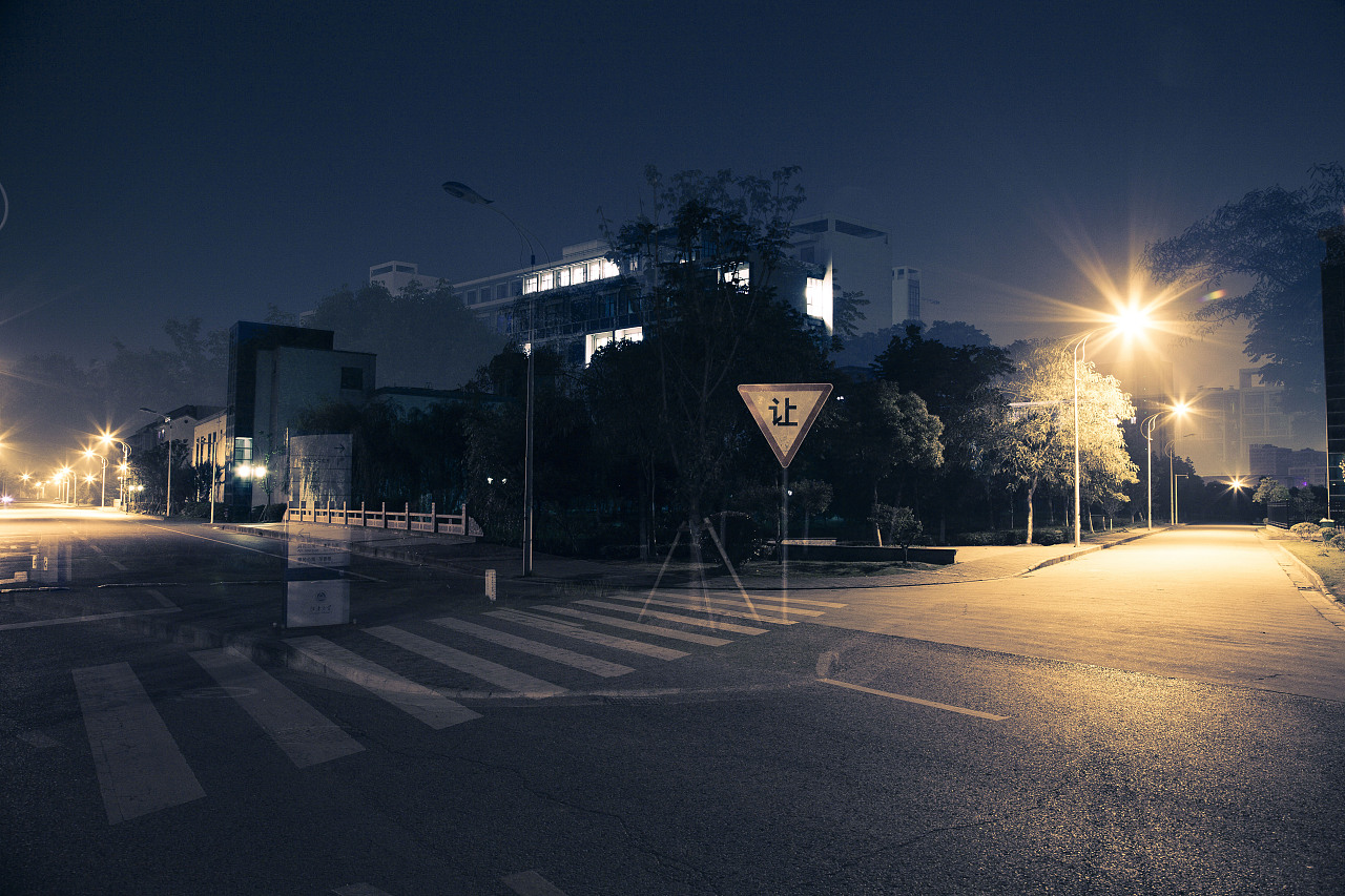 实拍城市夜景十字路口-livekong来悟空