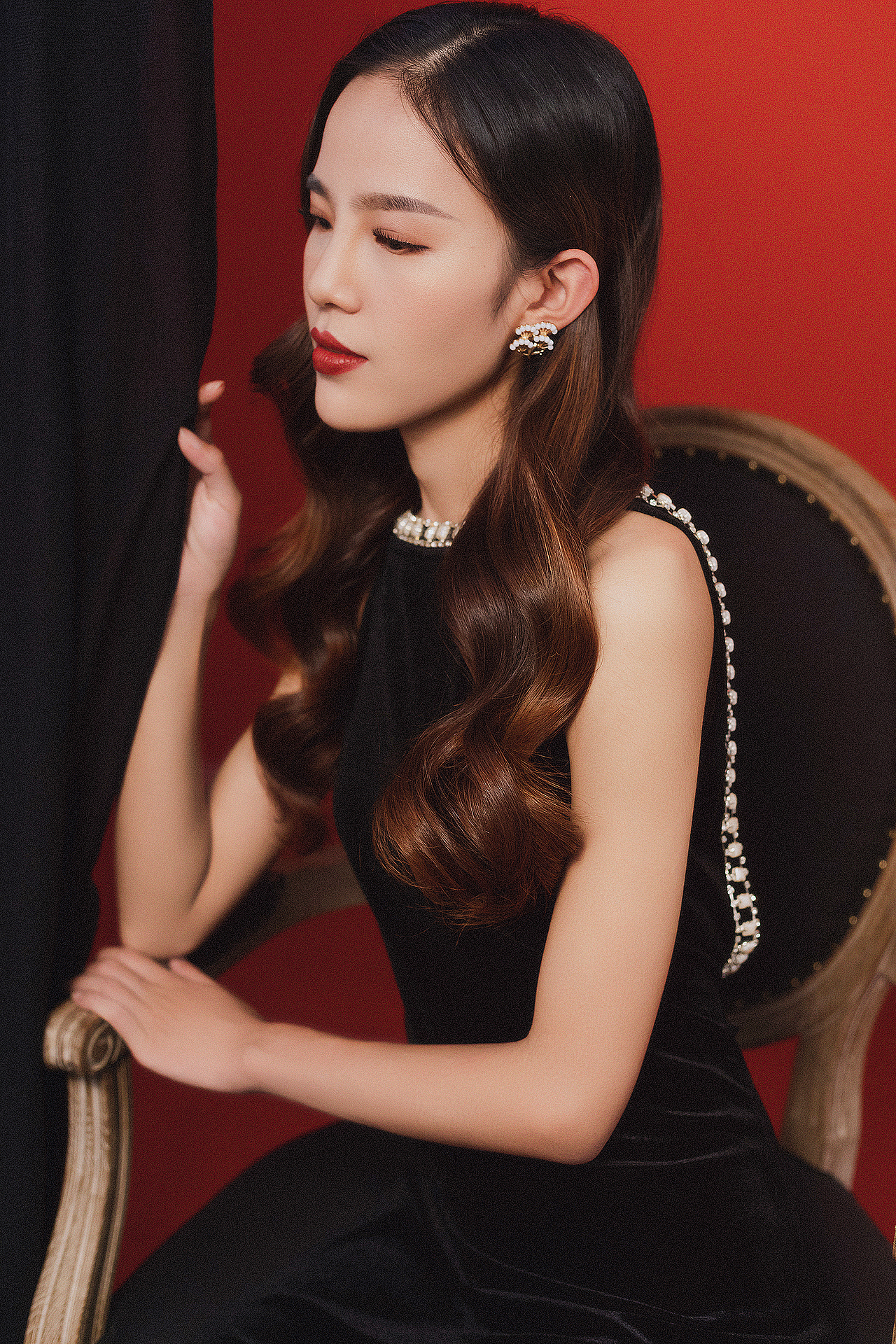 红色背景（图ZMTY2MzQwNTQ0） - 人像摄影 - 站酷设计师韓小猫原创素材 - 站酷ZCOOL