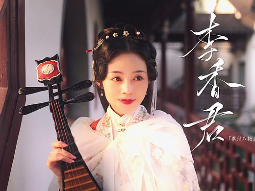 听闻那秦淮河里的水，都是飘着胭脂香的……