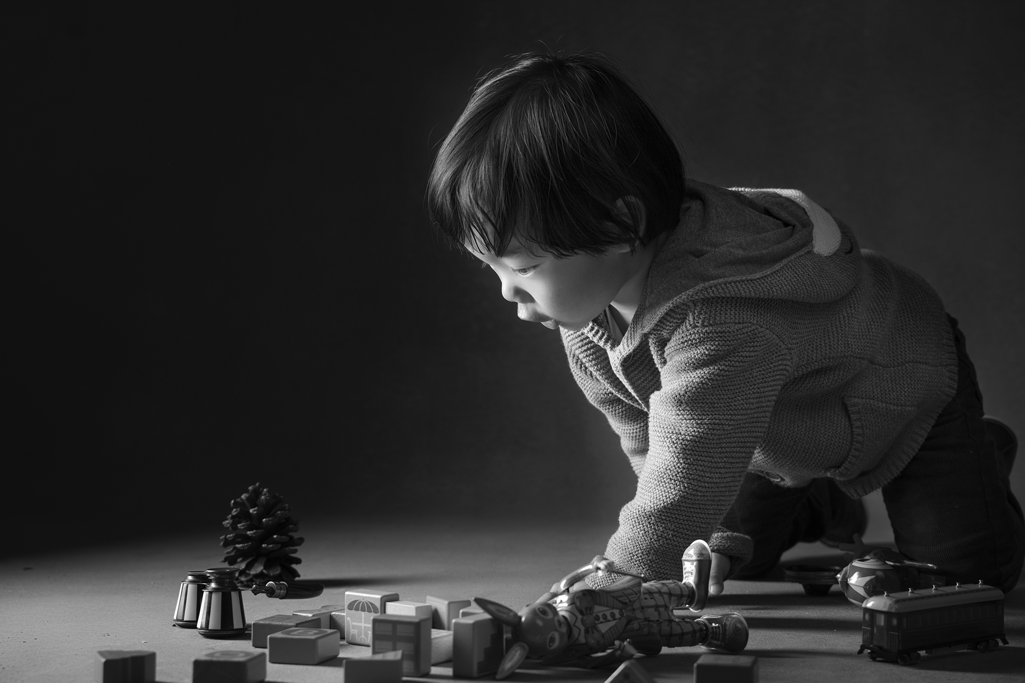 小男孩的童年时光五种单灯光线来描绘