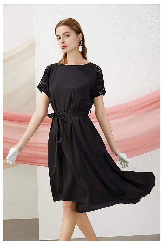 各类风格品牌服装都🉑,可盐可甜