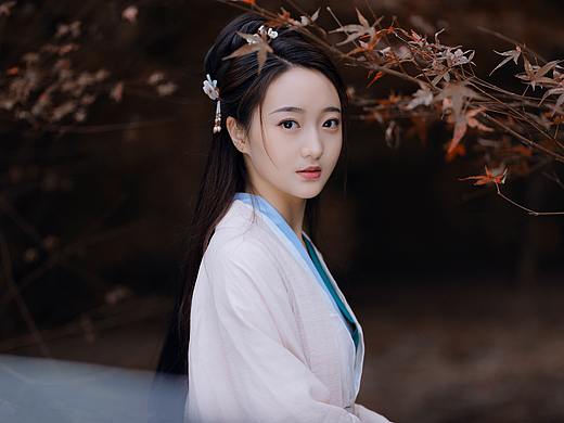 人间忽晚，山河已秋