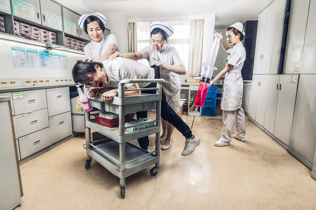 乖乖听话脱裤子姐姐打针不痛的