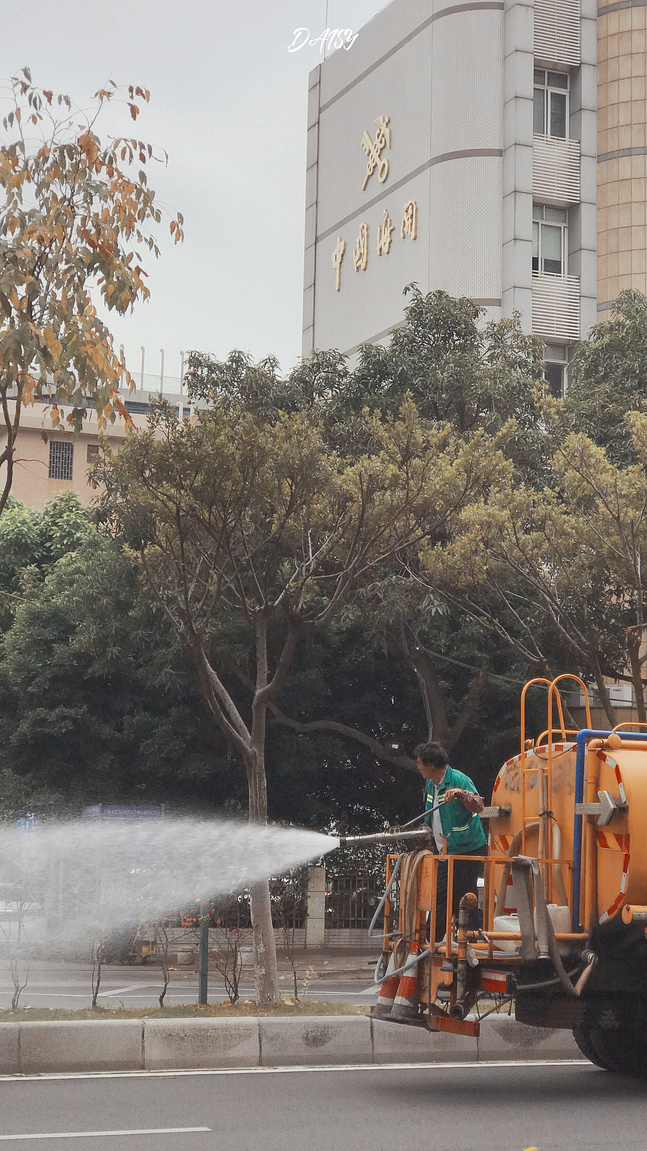 陰天快樂(lè)（圖ZMjUyOTYzMzcy） - 人文/紀(jì)實(shí)攝影 - 站酷設(shè)計(jì)師DaisyC_原創(chuàng)素材 - 站酷ZCOOL