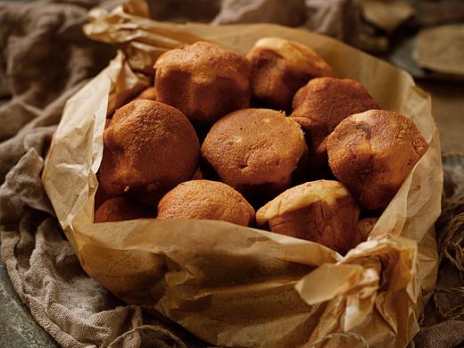 油纸小蛋糕（个人主页-ZMzk0Nzk2NDg=） - 产品摄影 - 站酷设计师美食摄影师灰宝原创素材 - 站酷ZCOOL