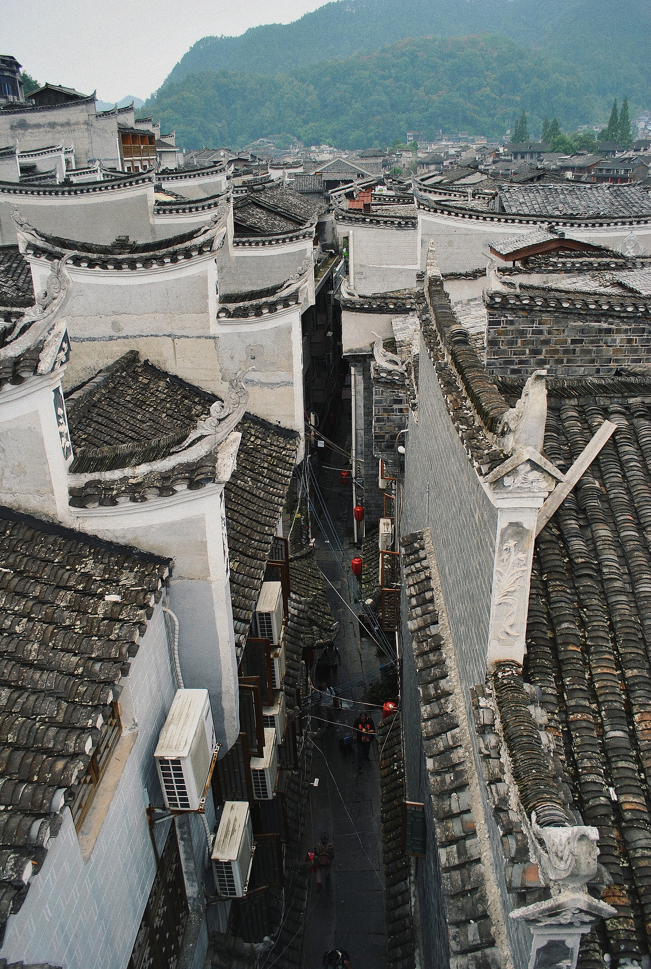 凤凰古城的老人