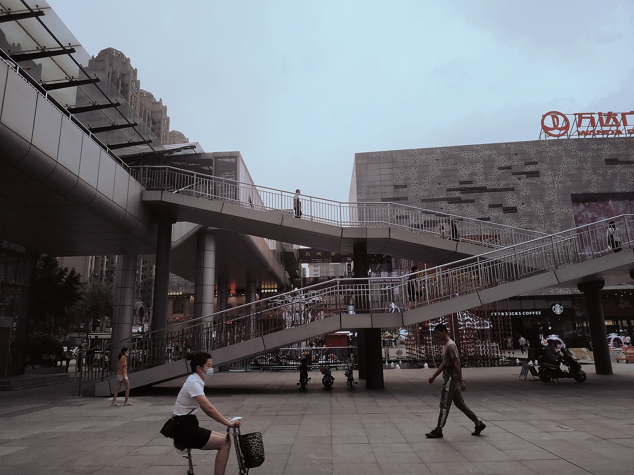 出来转一转,就会看到有趣的人有趣的事