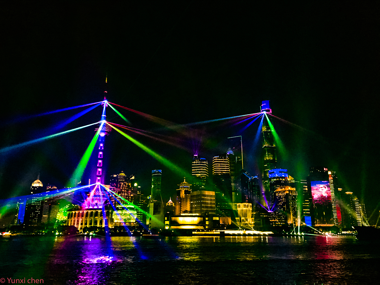 进博外滩灯光秀