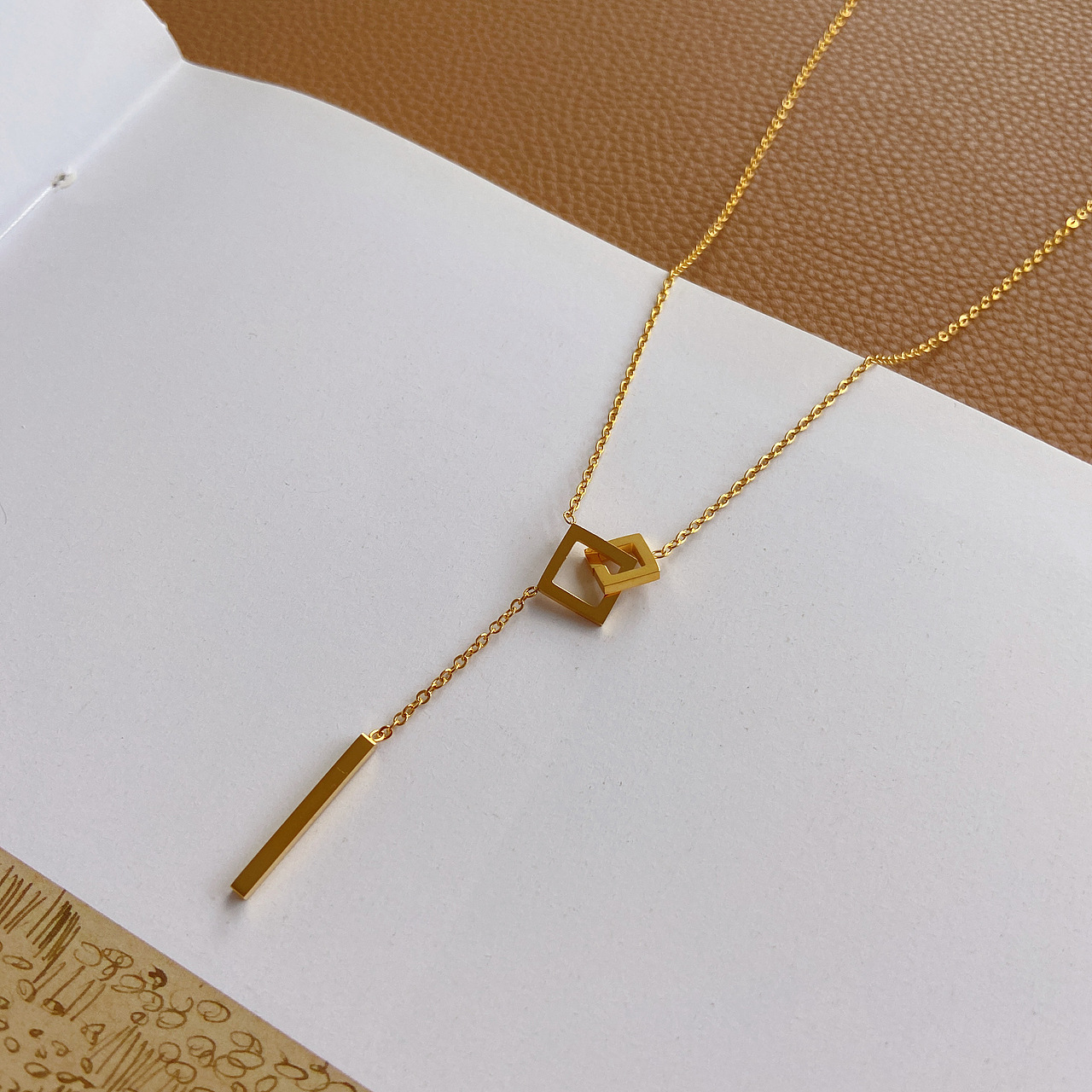 ins风冷淡风耳饰耳环场景图拍摄 合金 银饰品模特拍摄（图ZMjUzNDQyMTU2） - 产品摄影 - 站酷设计师何以朱颜原创素材 - 站酷ZCOOL