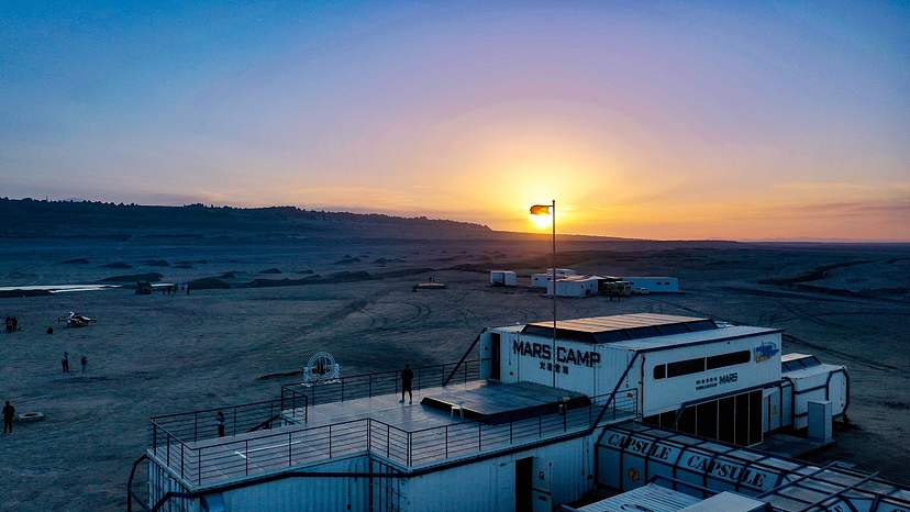 青海火星营地雅丹风光硫磺湖