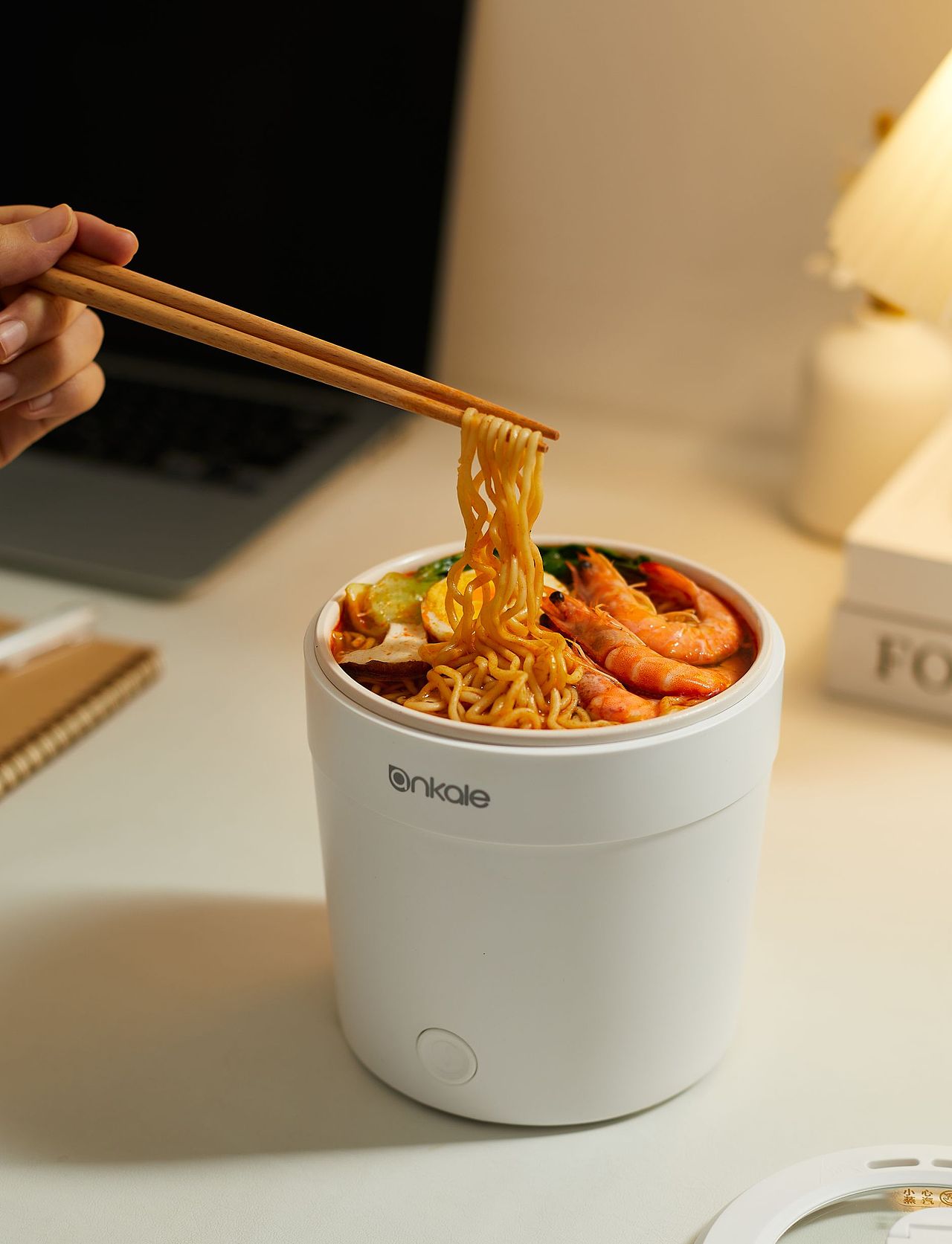 泡面锅拍摄，尝试食品造型。感觉不错👍🏻😉（图ZMzU1OTY3NDYw） - 产品摄影 - 站酷设计师龙龙LIFEI原创素材 - 站酷ZCOOL