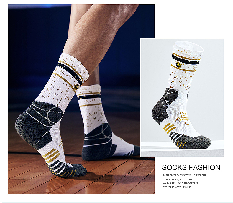 图片来源于特步官网及其它专卖店,设计稿我也不敢放,哈哈哈,有没有大佬告诉我怎么放不会侵权,虽然是我的设计。