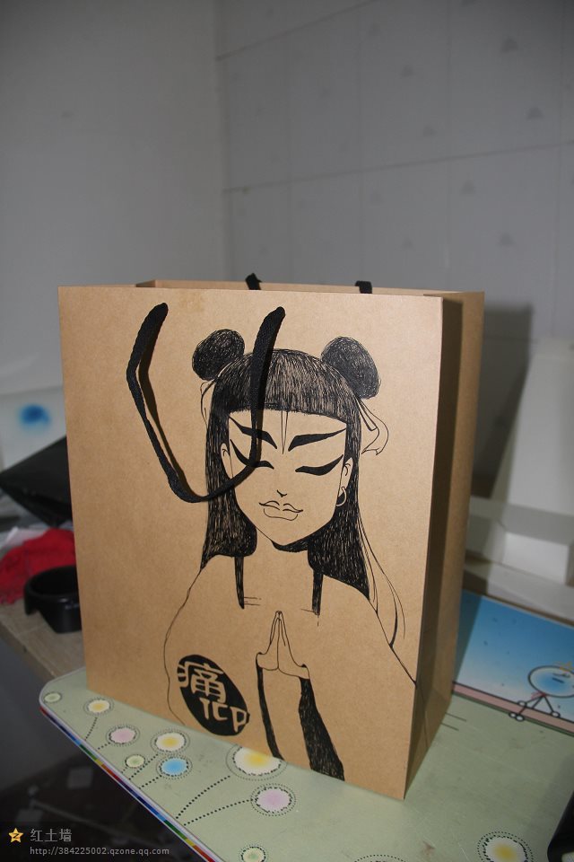 手绘纸袋 痛仰