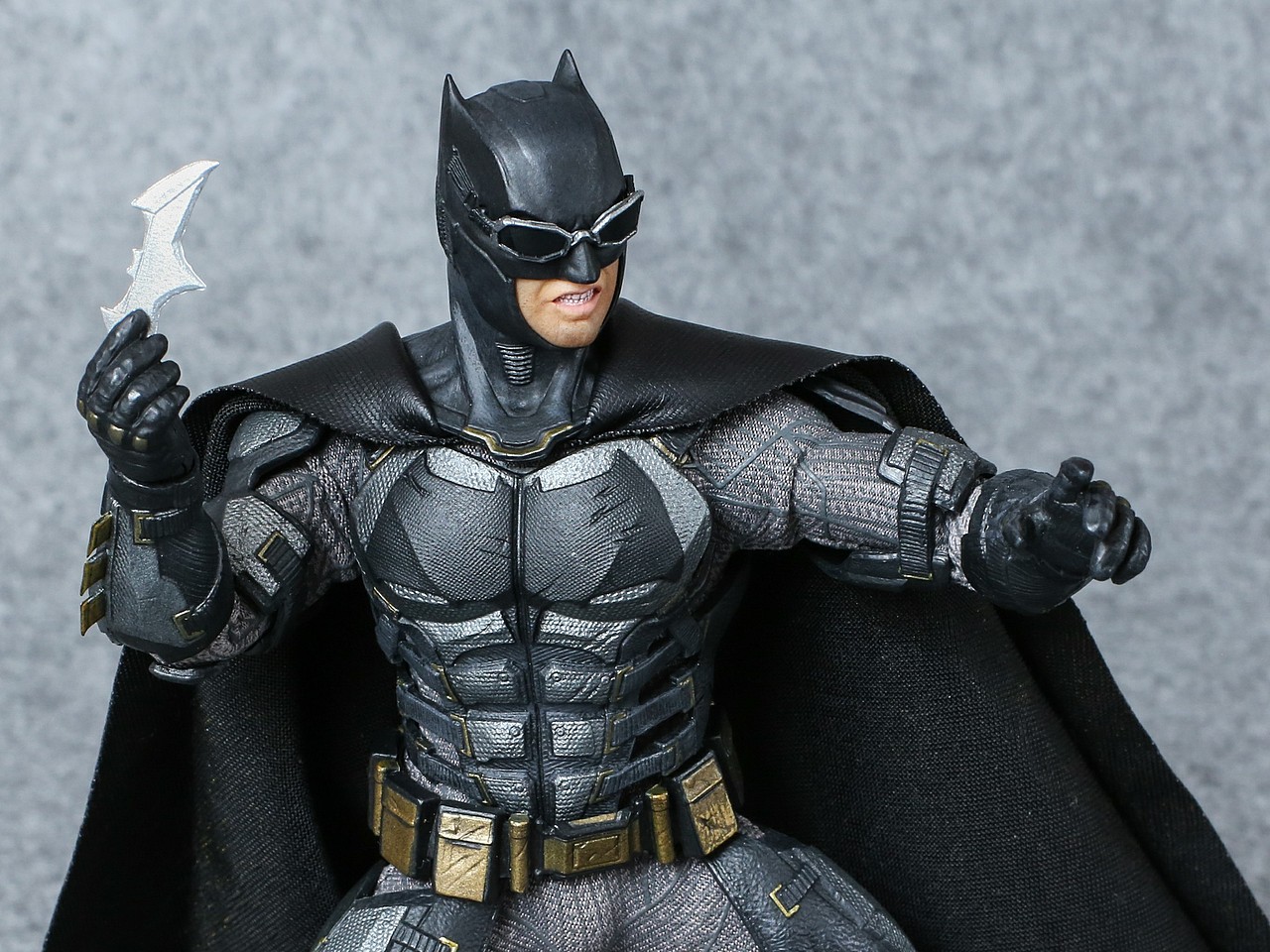 mezco战术轻甲蝙蝠侠