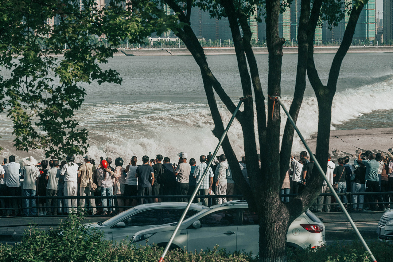 钱塘江观潮/人文纪实摄影（图ZMjcxODQwNDUy） - 人文/纪实摄影 - 站酷设计师黑猫摄影原创素材 - 站酷ZCOOL