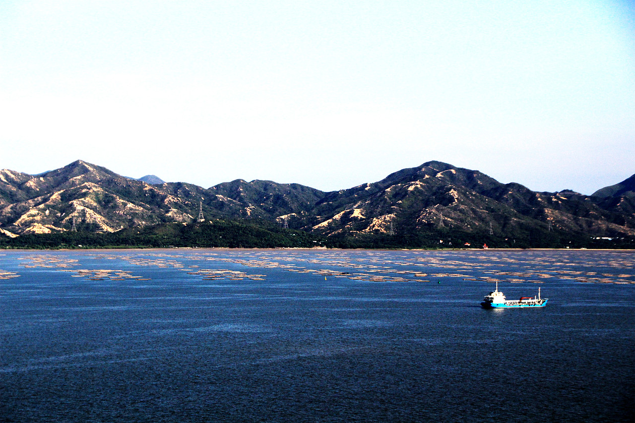 60岁,等着被一条小船接走