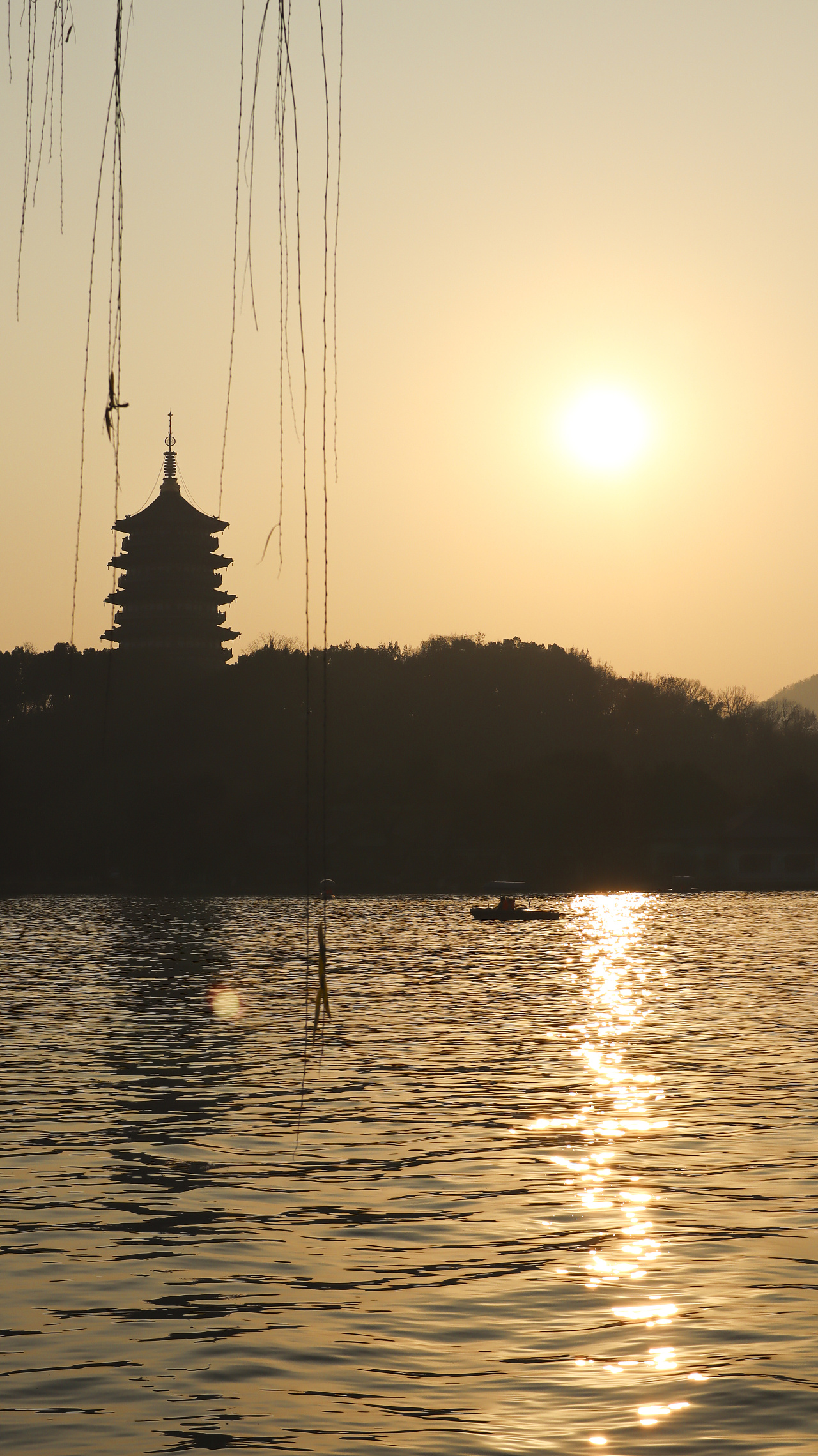 夕阳下的雷锋塔