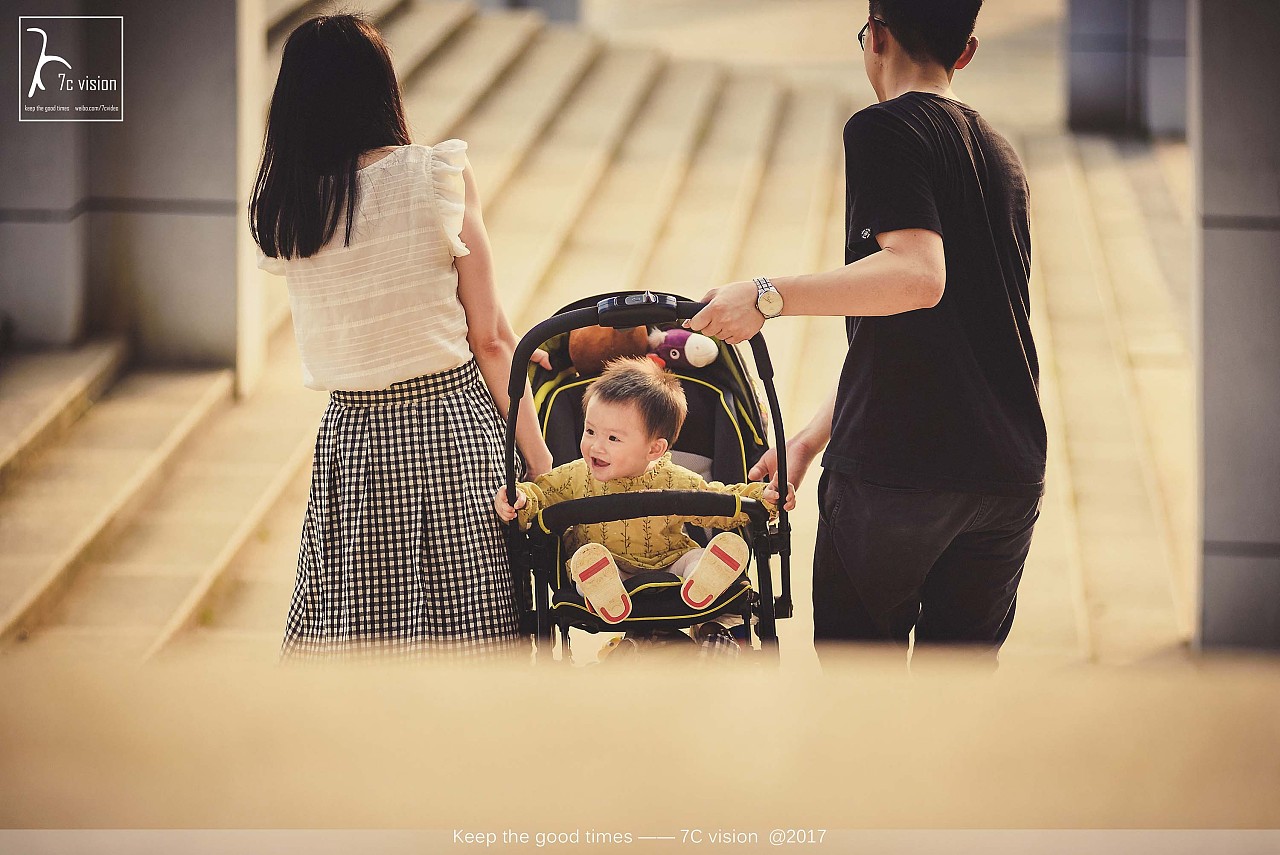 一周岁的亲子照