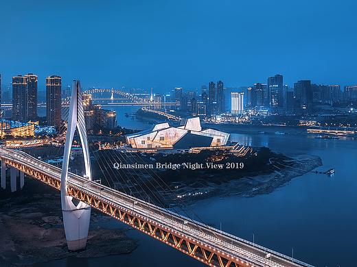 看重庆两江千斯门夜景