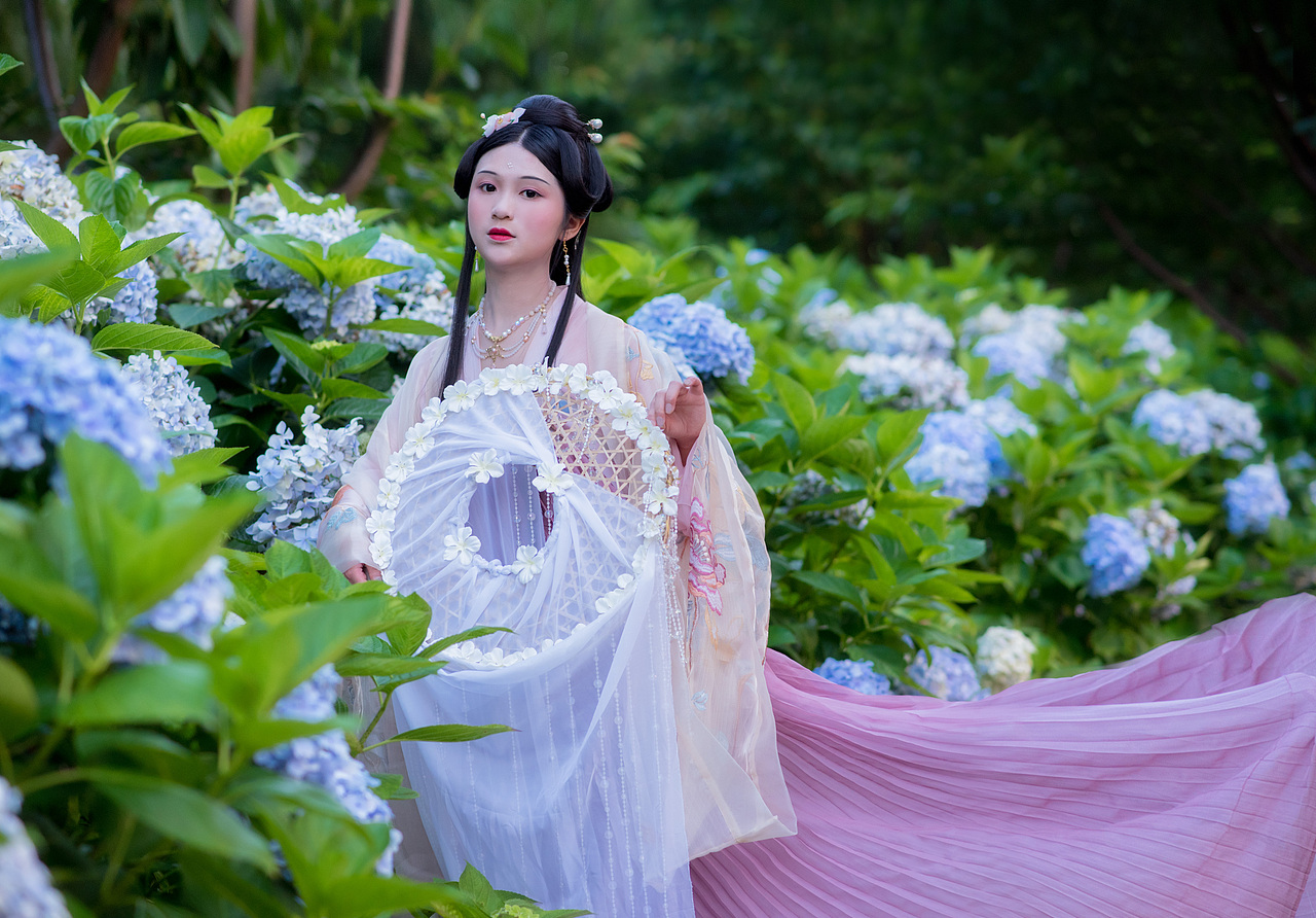 客\绣球花（图ZMTY2NjkxNzA4） - 人像摄影 - 站酷设计师荮桑不是药桑原创素材 - 站酷ZCOOL