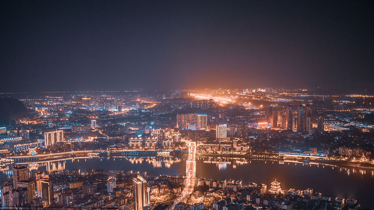 柳州地王国际财富中心楼顶拍摄柳州夜景2019.10.29