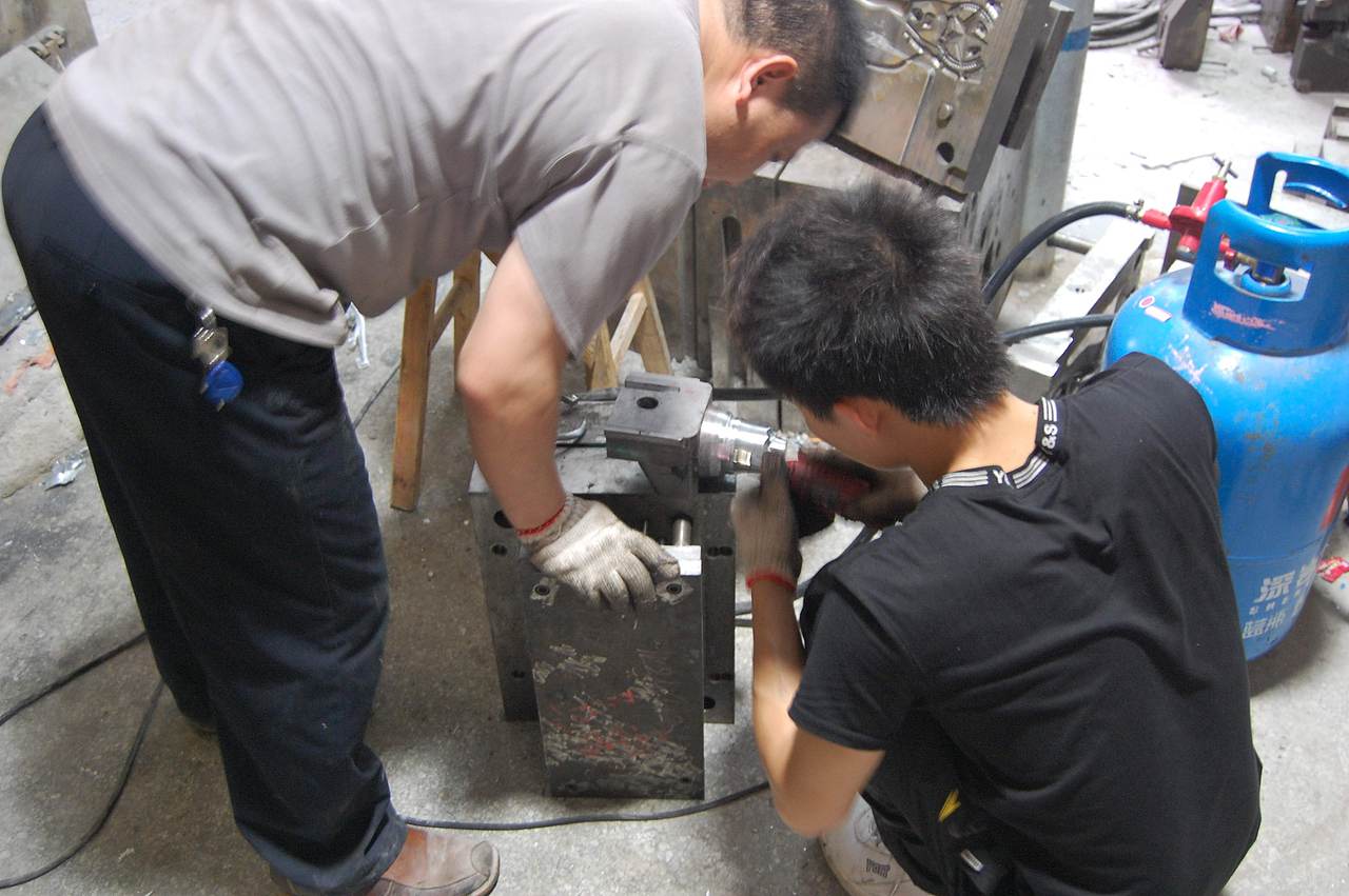 从概念到实物-中华龙舟赛获奖奖杯制作印记(图ZMTAwMDg2MjA=) - 生活用品 - 站酷设计师钱江盖饭原创素材 - 站酷ZCOOL