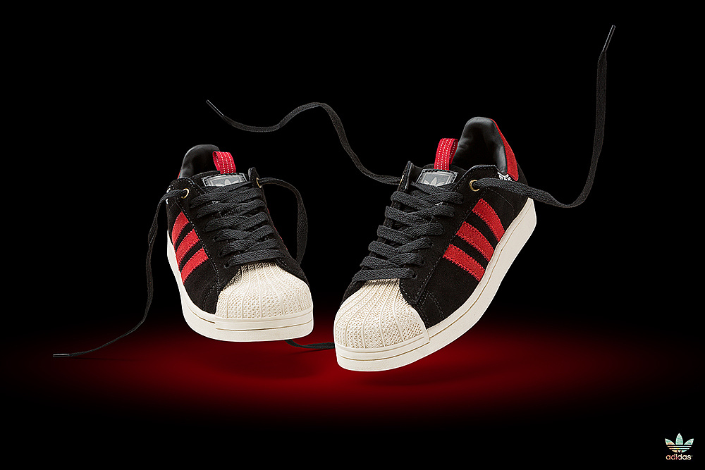 adidas—三叶草板鞋广告