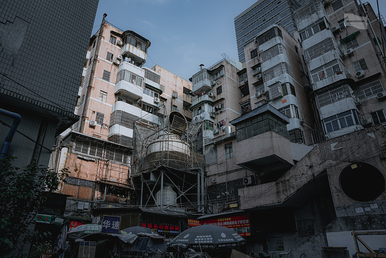 忽明忽暗 · 城中烟火 / 广州城中村主题系列 I